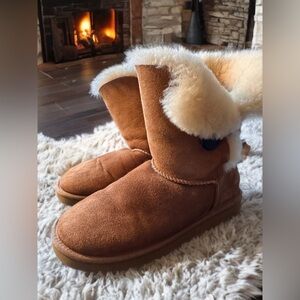 UGG Women's Bailey Button II Boot Size 7